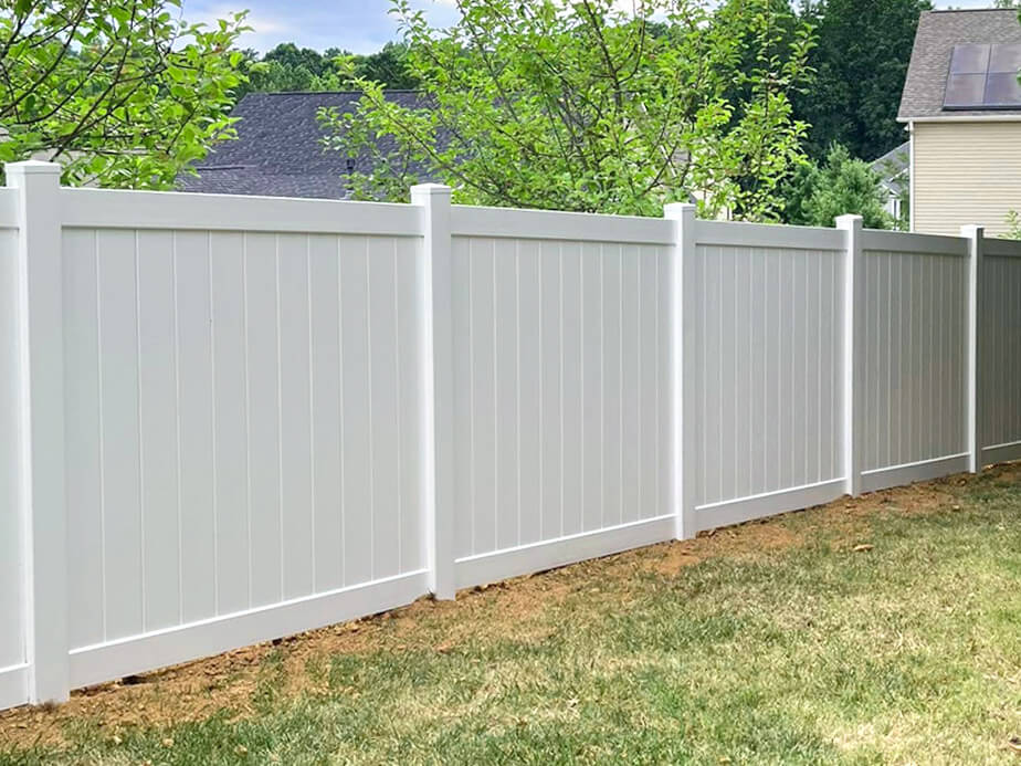 Vinyl privacy fencing in Mooresville North Carolina